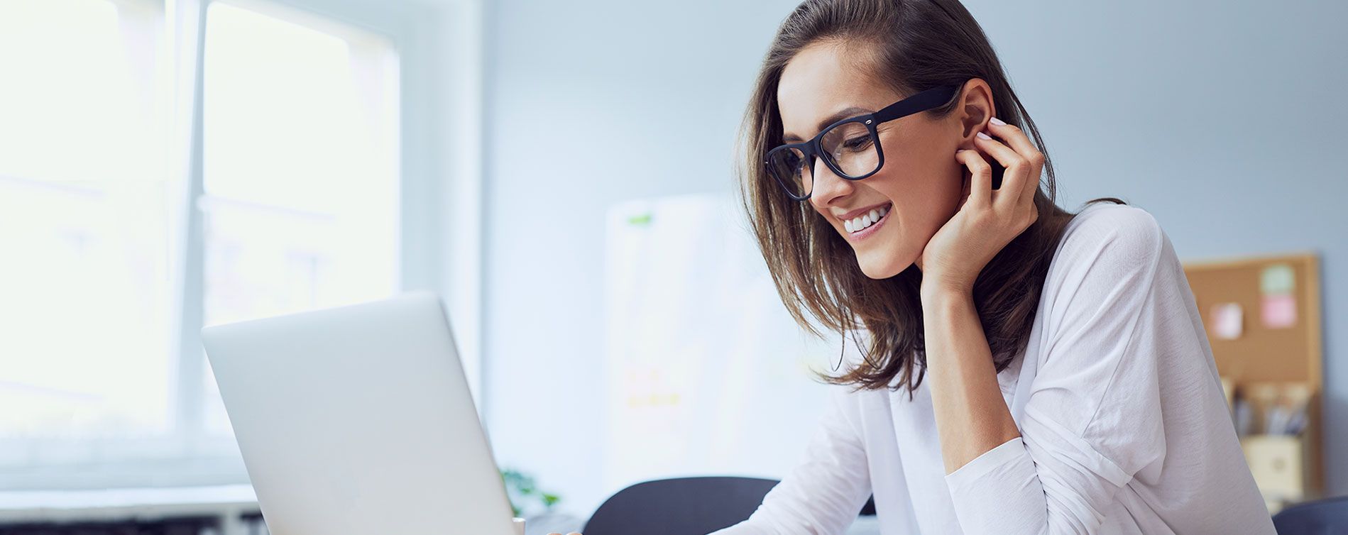 Girl manages her Plesk Servers on a computer