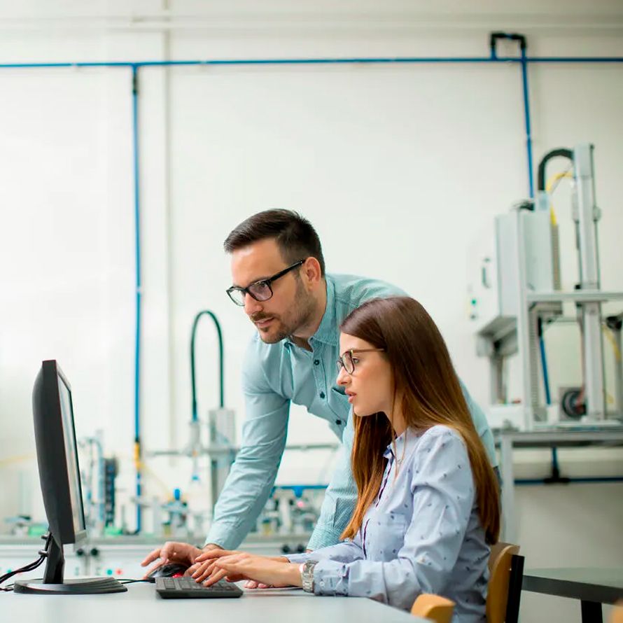 In an office, a woman configures a Hybrid Cloud on her computer.