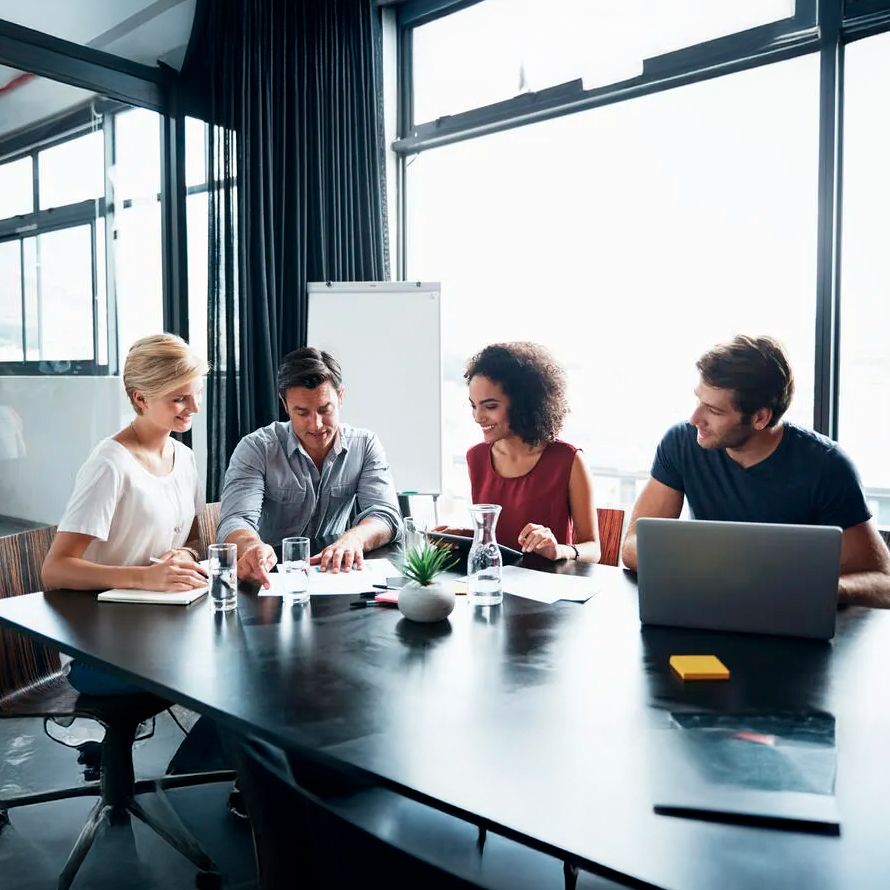 A meeting of colleagues in which one shows the rest the benefits of IT storage solutions.